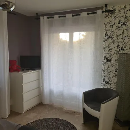 Bedroom With Breakfast Dining Area And Shower * Parthenay