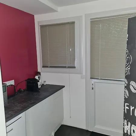 Apartamento Bedroom With Breakfast Dining Area And Shower *